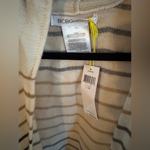 BCBG sweater/cape/ponch with hood - Picture 4 of 4